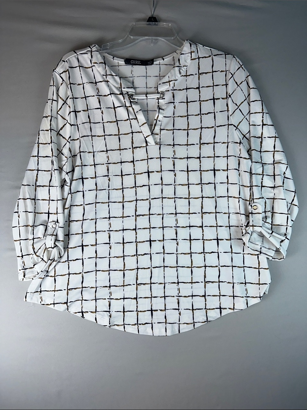 Cure. Women’s White Grid-Print Roll Sleeve 3/4 Blouse Top Shirt v-neck